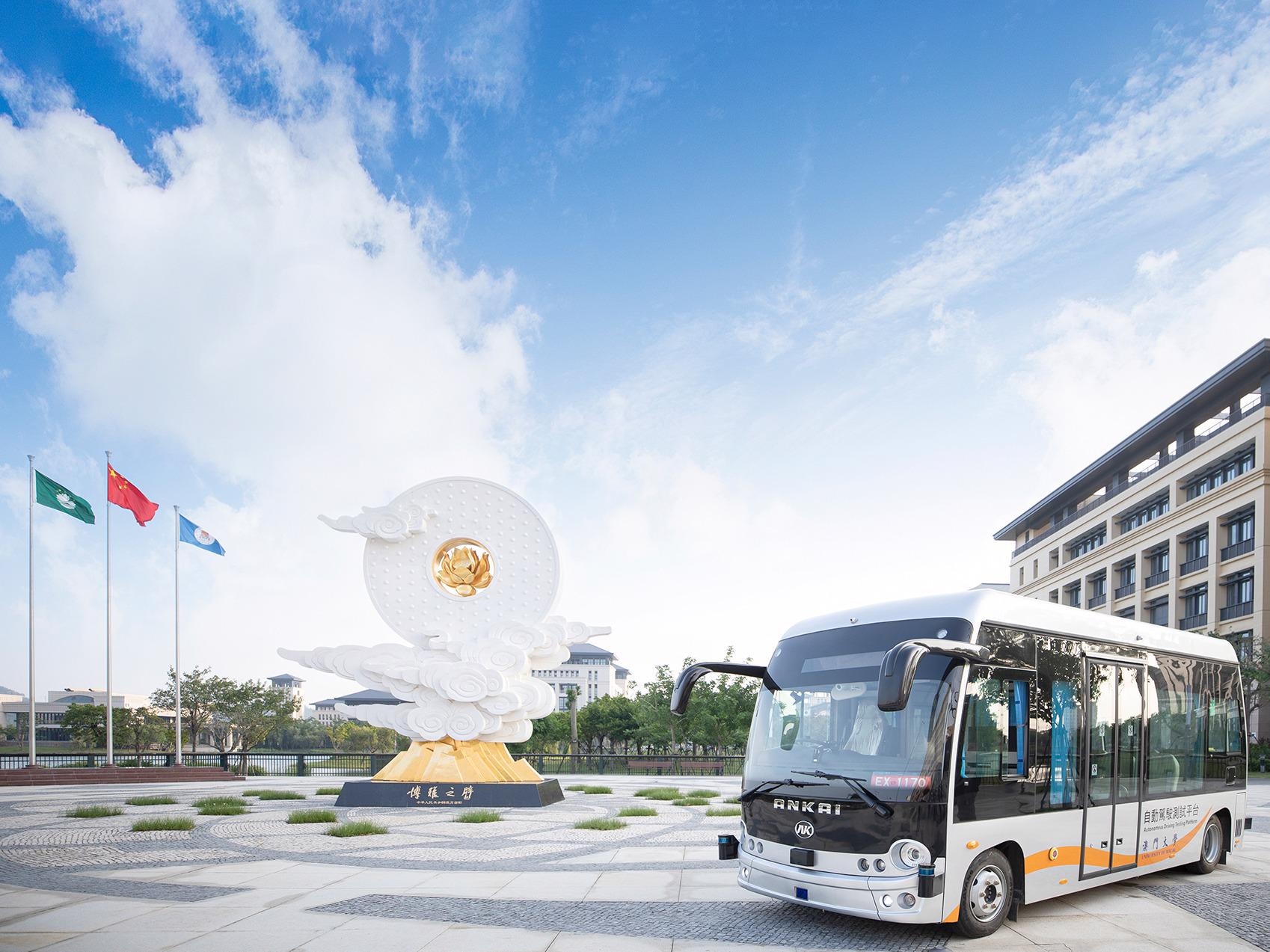 UM tests its new technologies on the self-driving bus on campus. Image Credit: University of Macau.