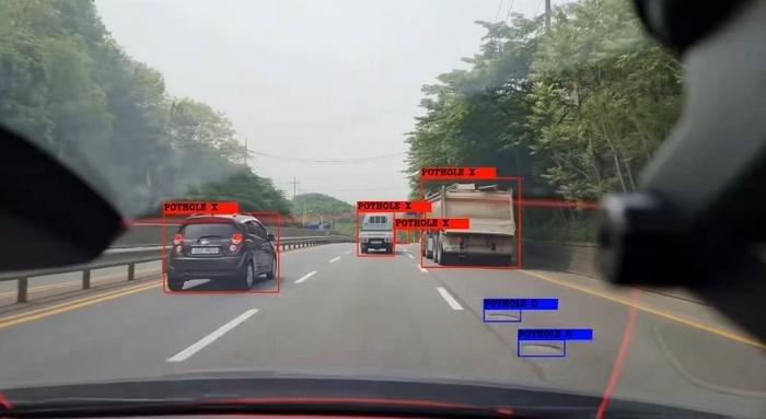 Fixing an Efficient Emergency Response System Using an AI Pothole Inspection Tool