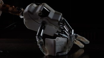 Next-Generation Bionic Hand Allows Amputees to Regain Their Proprioception
